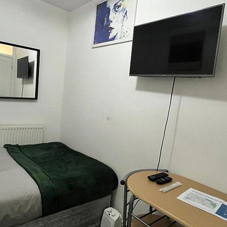Home Away Londra Esterno foto